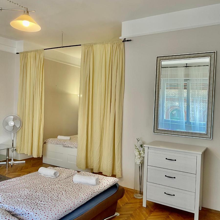 Elizabeth Bridge With Gellert-Hill View Apartment Budapest Exterior photo