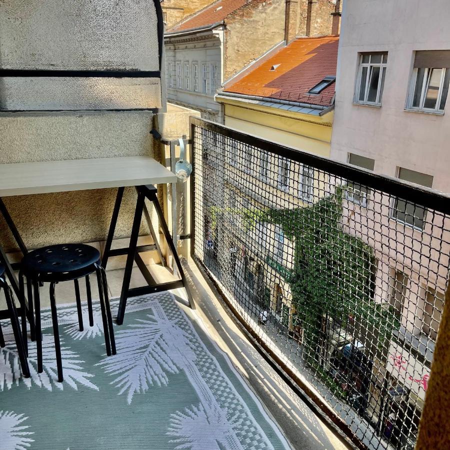Elizabeth Bridge With Gellert-Hill View Apartment Budapest Exterior photo